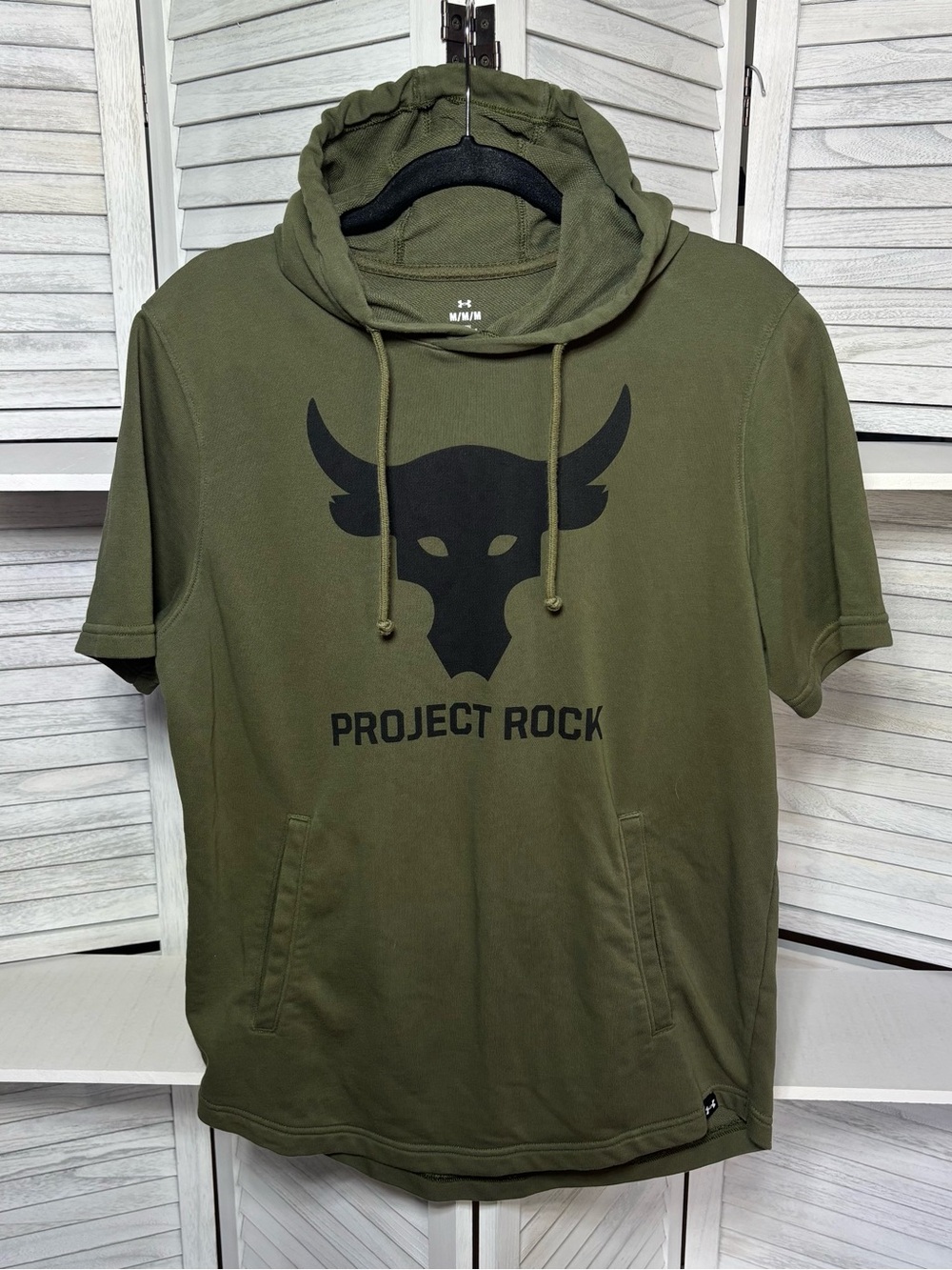 Under Armour Project Rock Hoodie Men M Olive Green Short Sleeve Loose